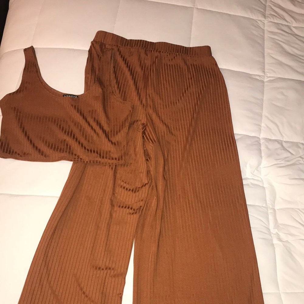 Venus Brunt Orange Medium Cropped Tank, Large Wide Leg Pant Set